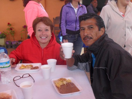 DORIS Y JULIO DEL CORO EN EL ALMUERZO